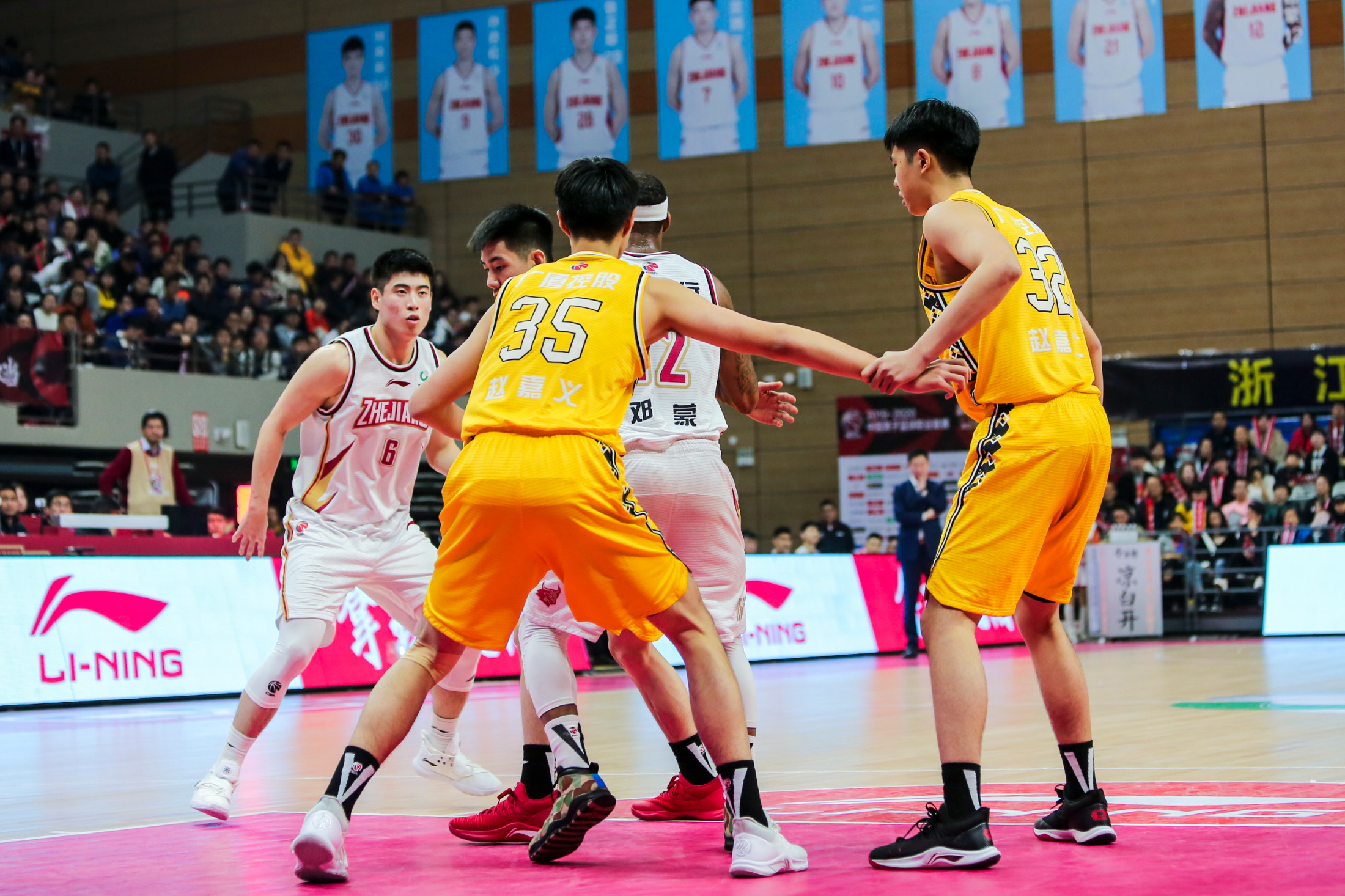 ayxsport-广厦男篮发布备战花絮，加时末段绝杀压哨，足总杯任务艰巨，轮换策略成焦点(广东宏远战广厦胜负发生逆袭)
