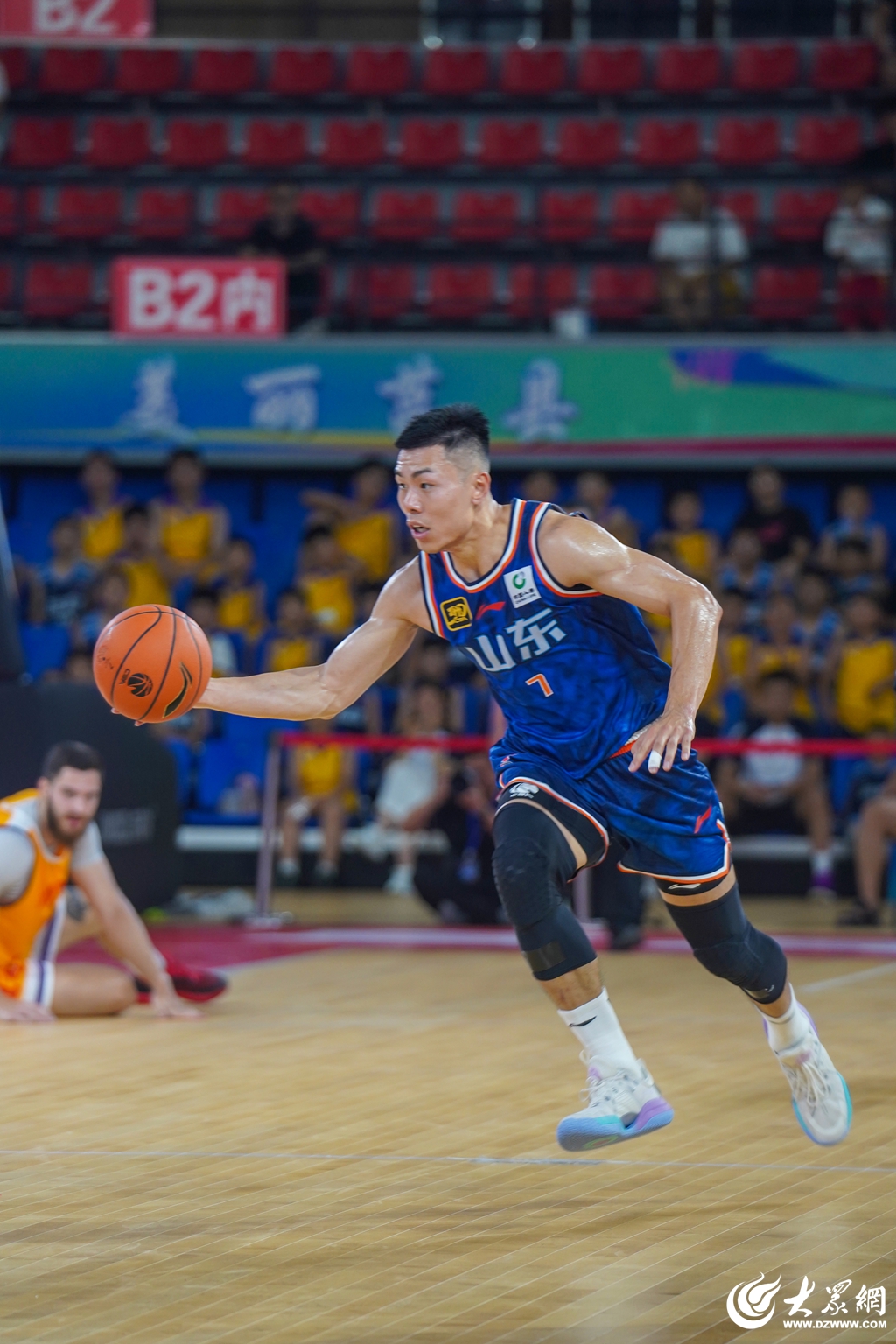ayxsport-加时末段山东男篮调整名单以备欧超杯；更衣室发声环节打磨；赛场秩序良好；更衣室氛围转暖的简单介绍